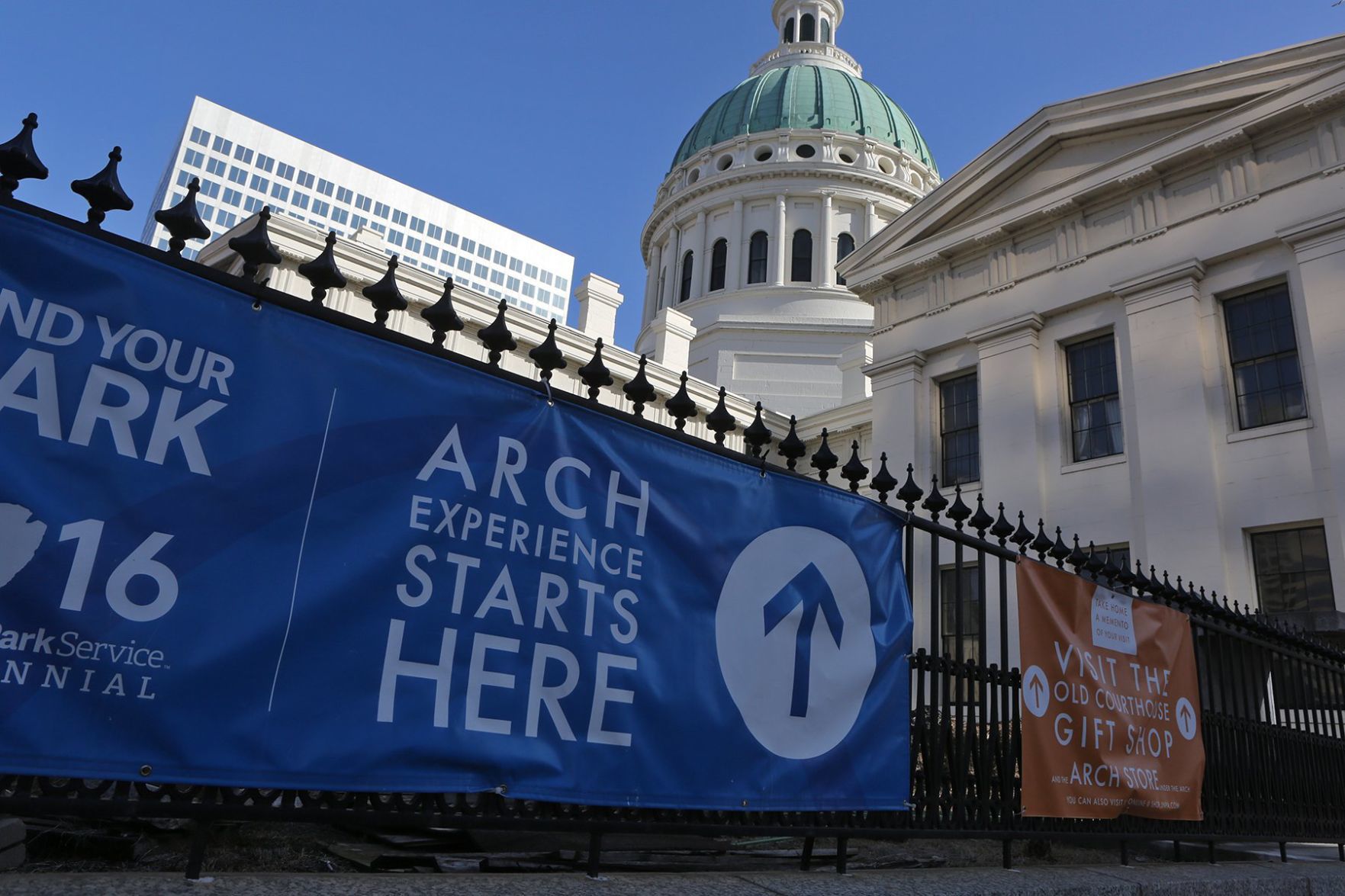Government shutdown closes Old Courthouse and Arch